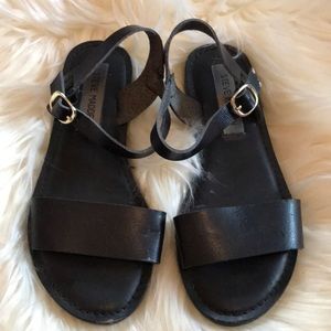 Steve Madden Donddi Flat Sandal